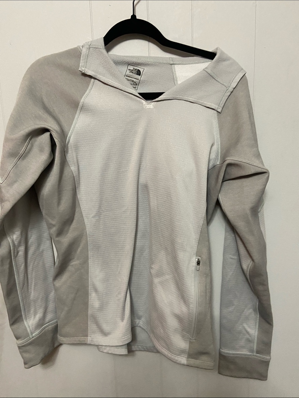 The North Face Women's Light Gray Pullover Utility Jacket. Flash dry size Large